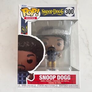 Funko Pop Rocks:  Snoop Dogg #300 - NIB - Signature Outfit!